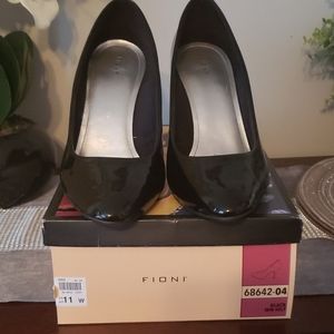 Fioni Woman Size 11Wide Black Heels